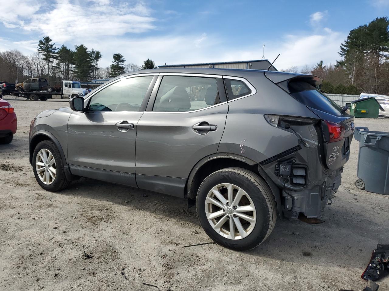 2018 Nissan Rogue - Image 2