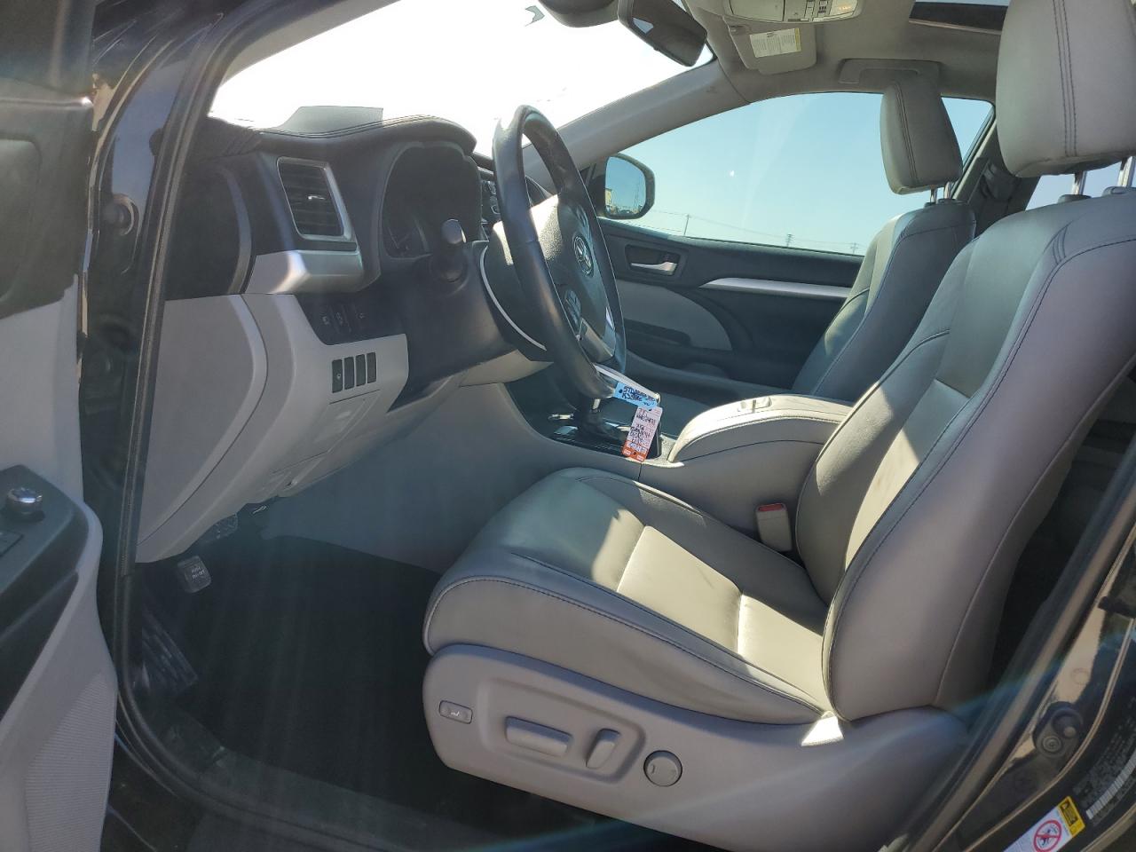 2019 Toyota Highlander - Image 7