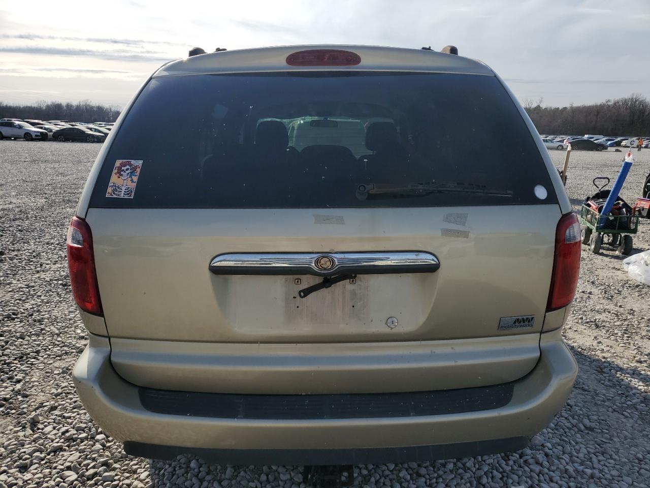 2006 Chrysler Town & Country - Image 6