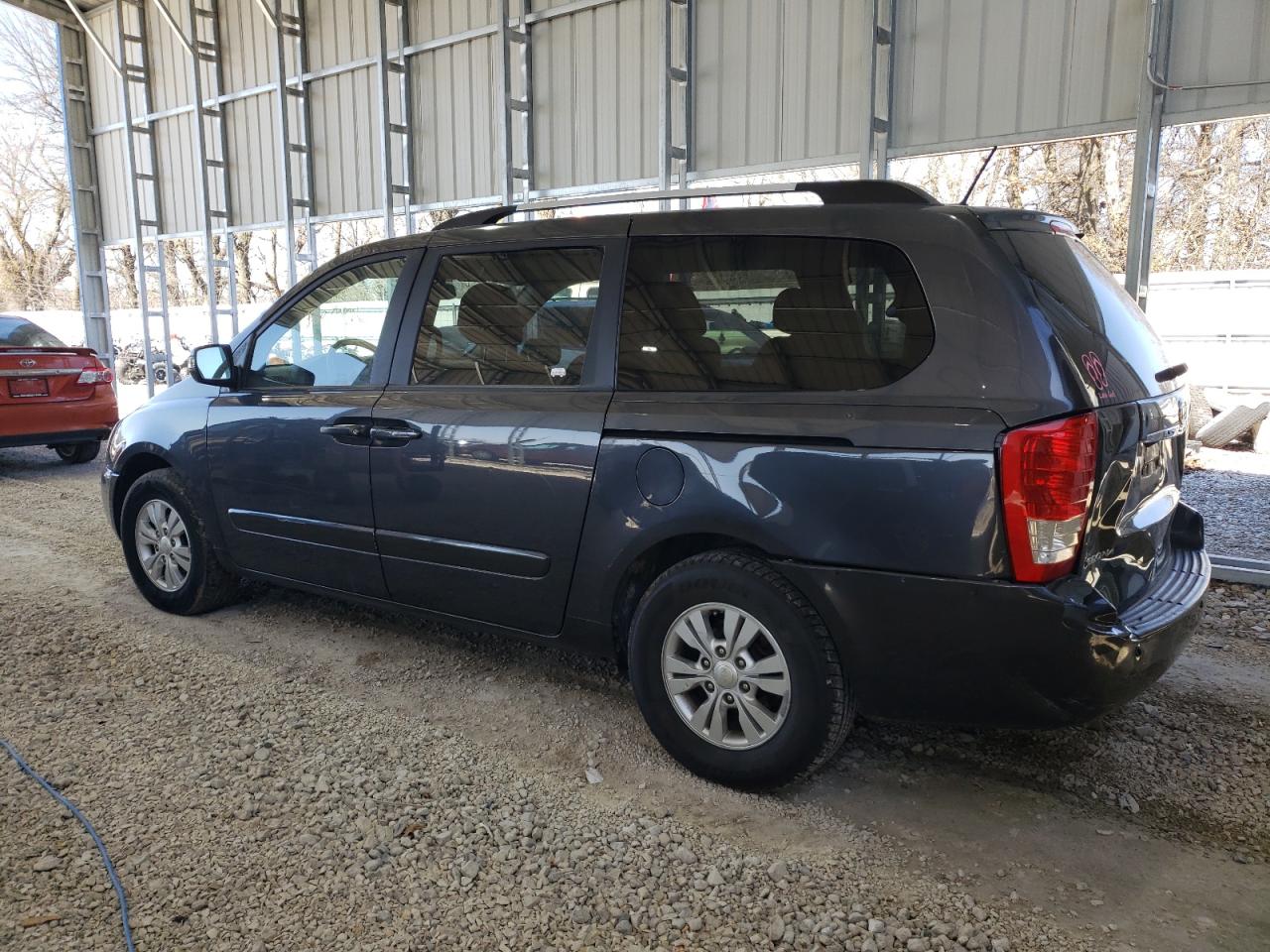 2012 Kia Sedona - Image 2