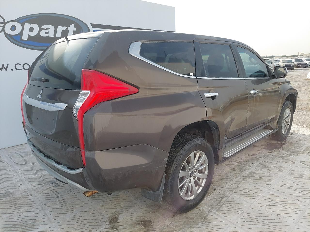 MMEMC21X1HH018324 - 2017 Mitsubishi Montero - #47900685