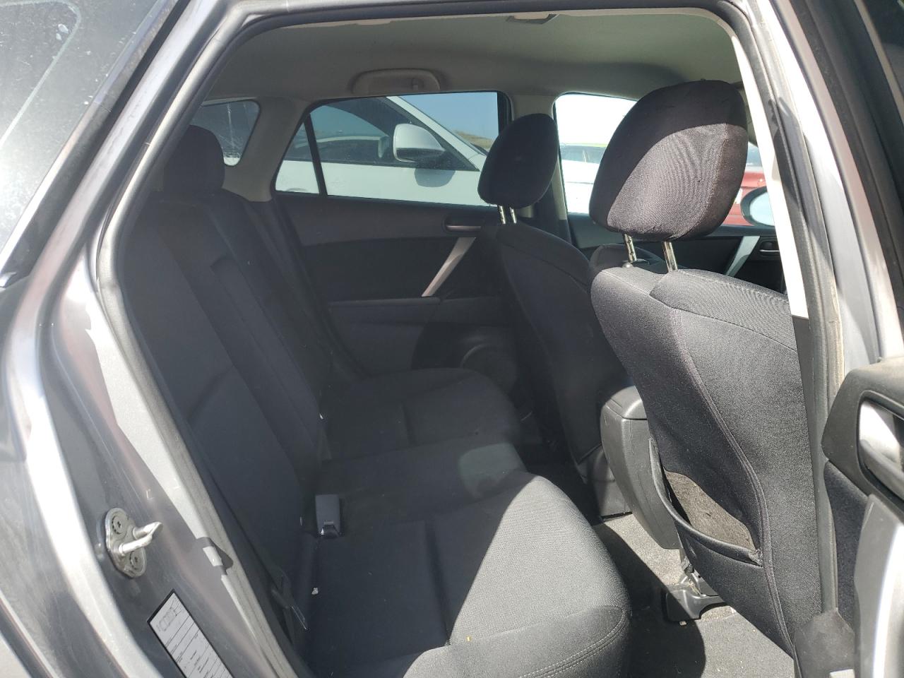 2011 Mazda 3 - Image 12
