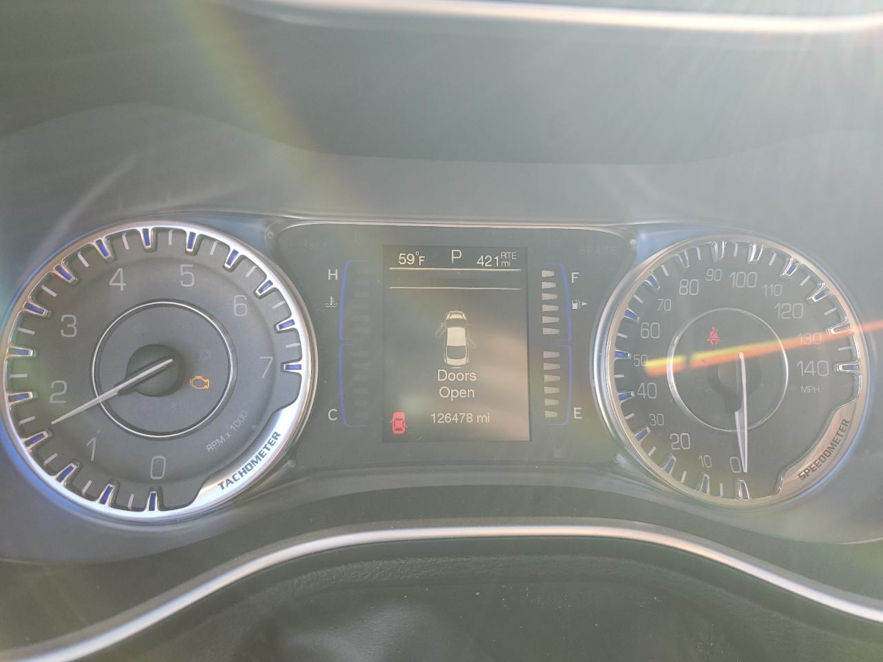 2016 Chrysler 200 - Image 9