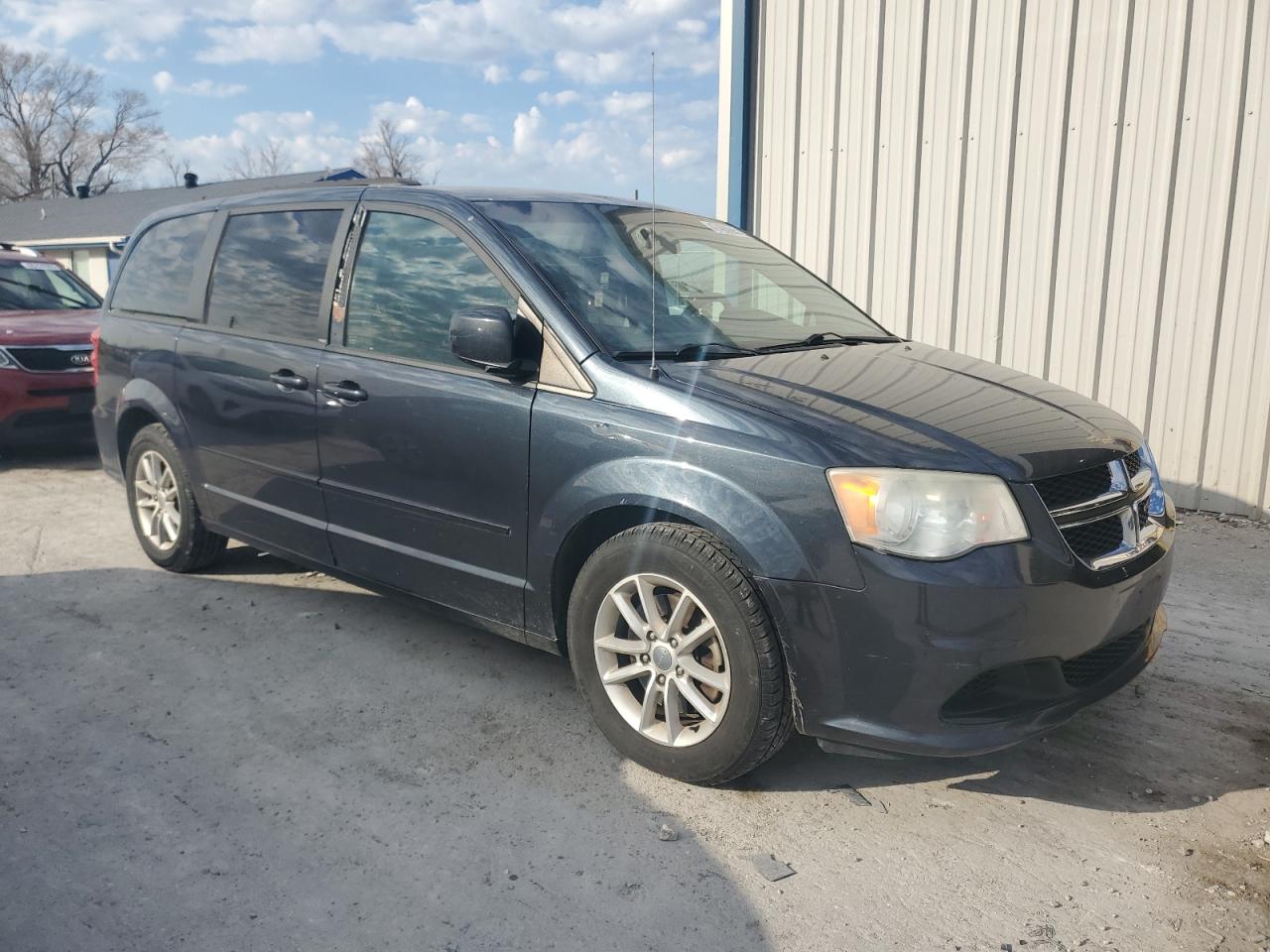 2014 Dodge Caravan - Image 4