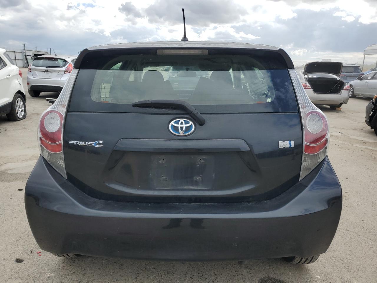2014 Toyota Prius - Image 6