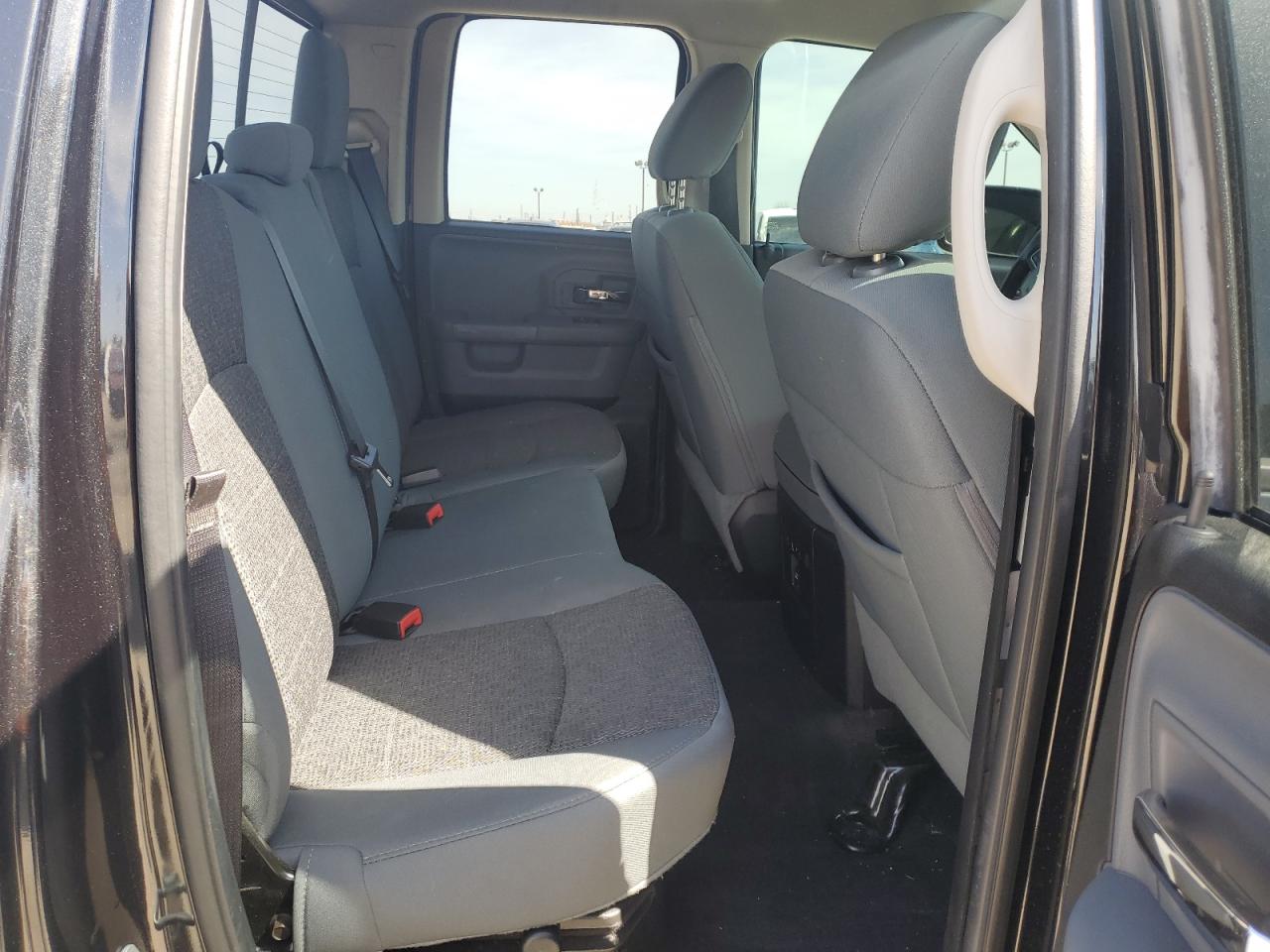 2016 RAM 1500 - Image 10