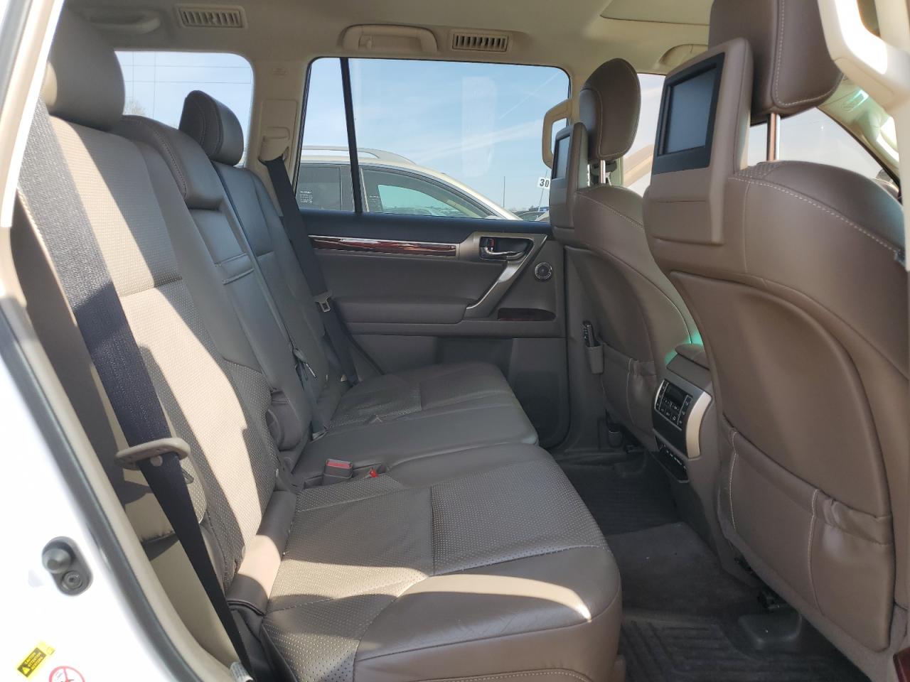 2010 Lexus GX - Image 11