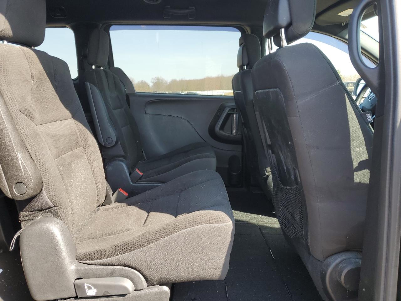 2019 Dodge Caravan - Image 11