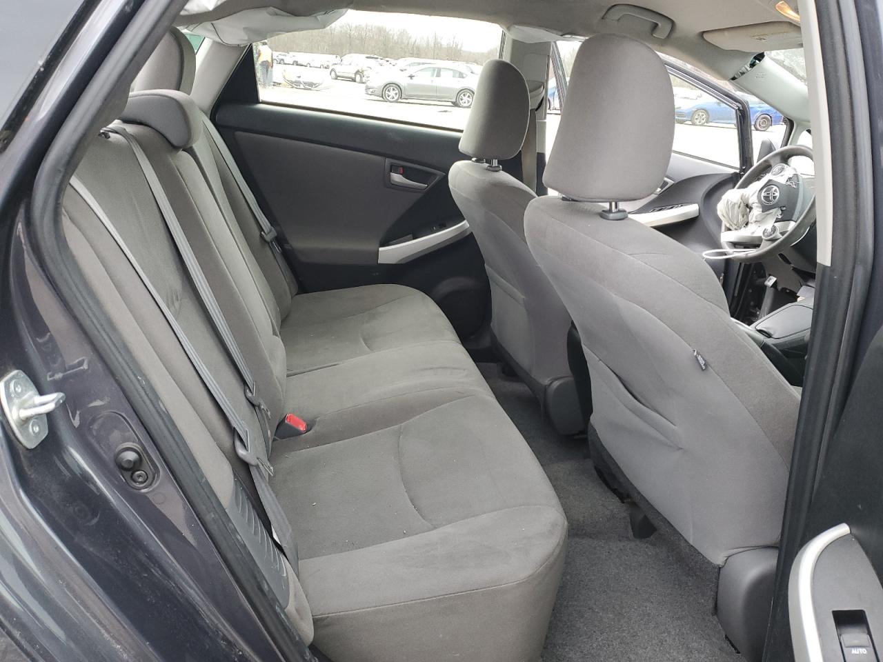 2015 Toyota Prius - Image 10