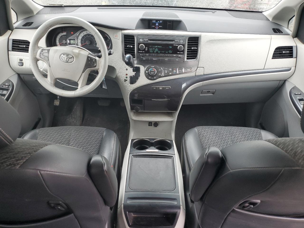 2014 Toyota Sienna - Image 8