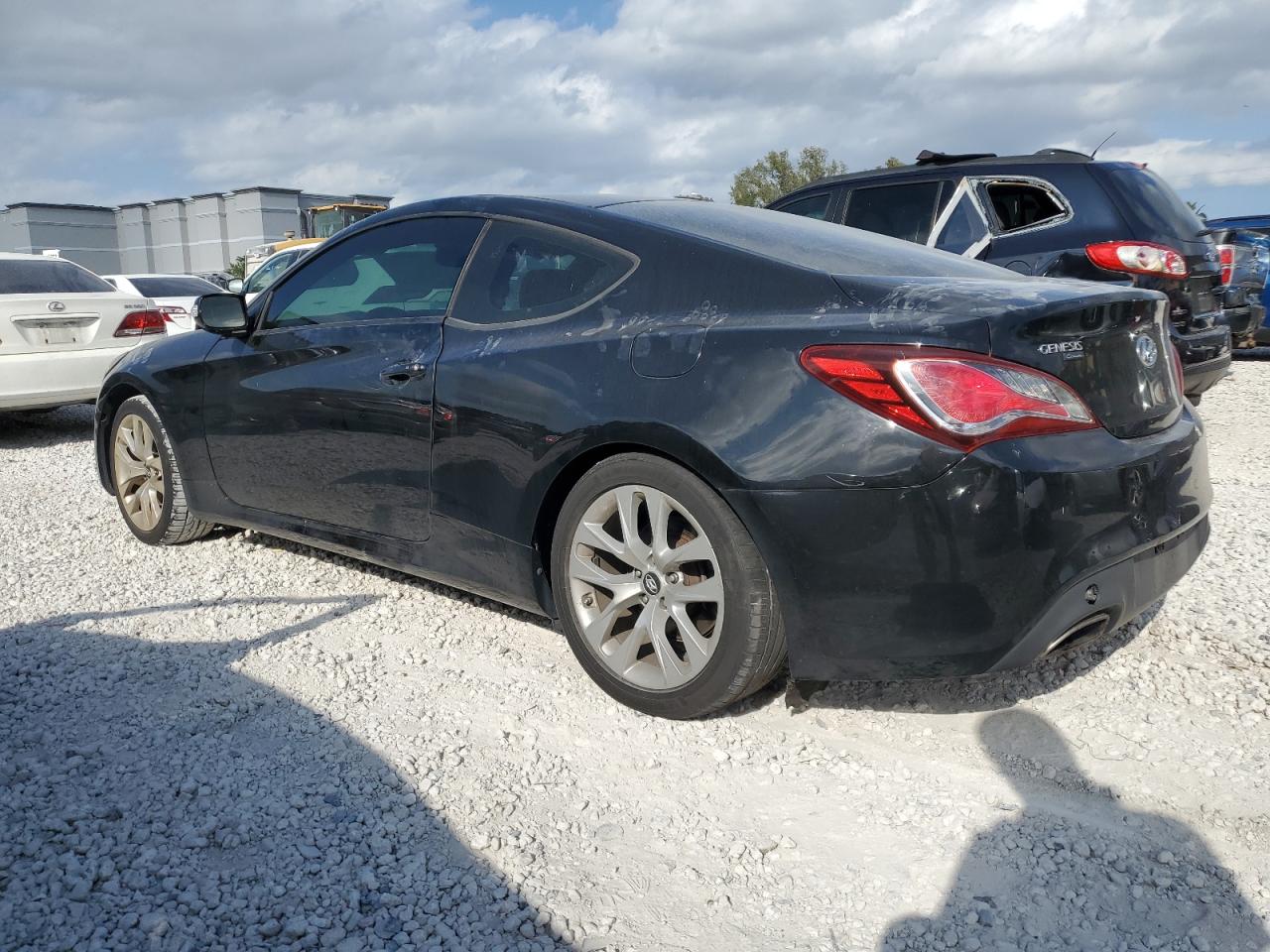 2015 Hyundai Genesis - Image 2