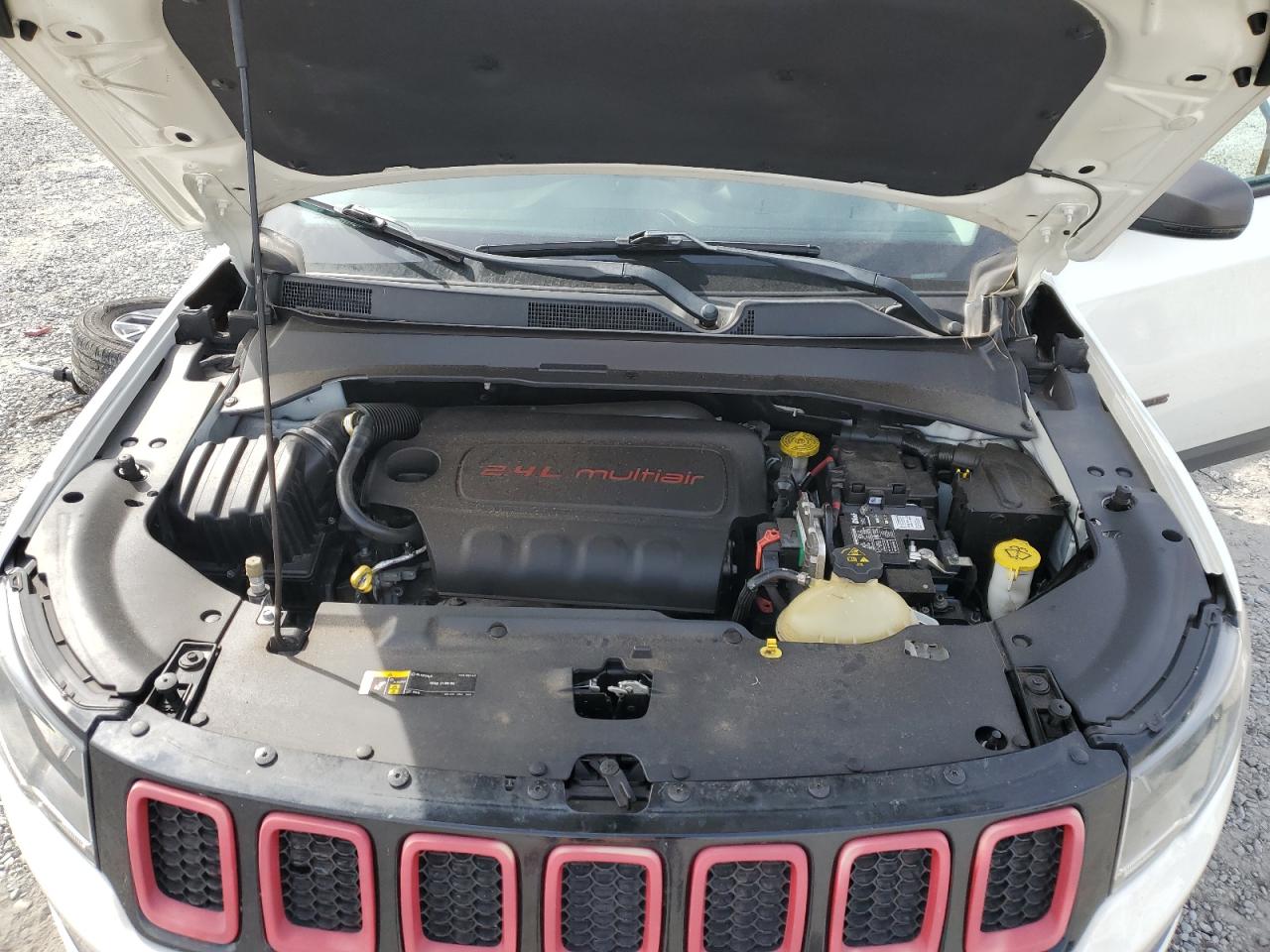 2018 Jeep Compass - Image 13