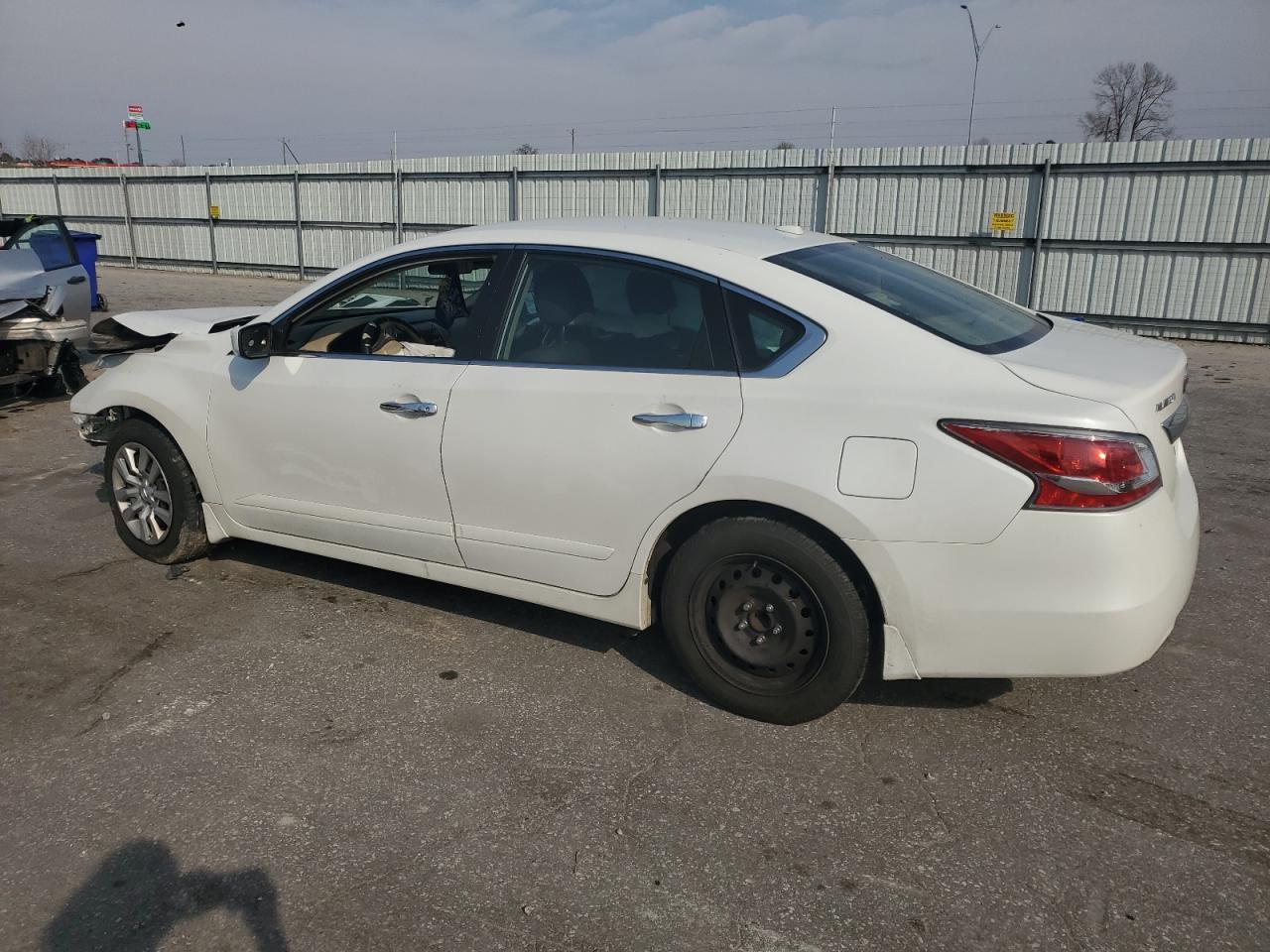 2015 Nissan Altima - Image 2