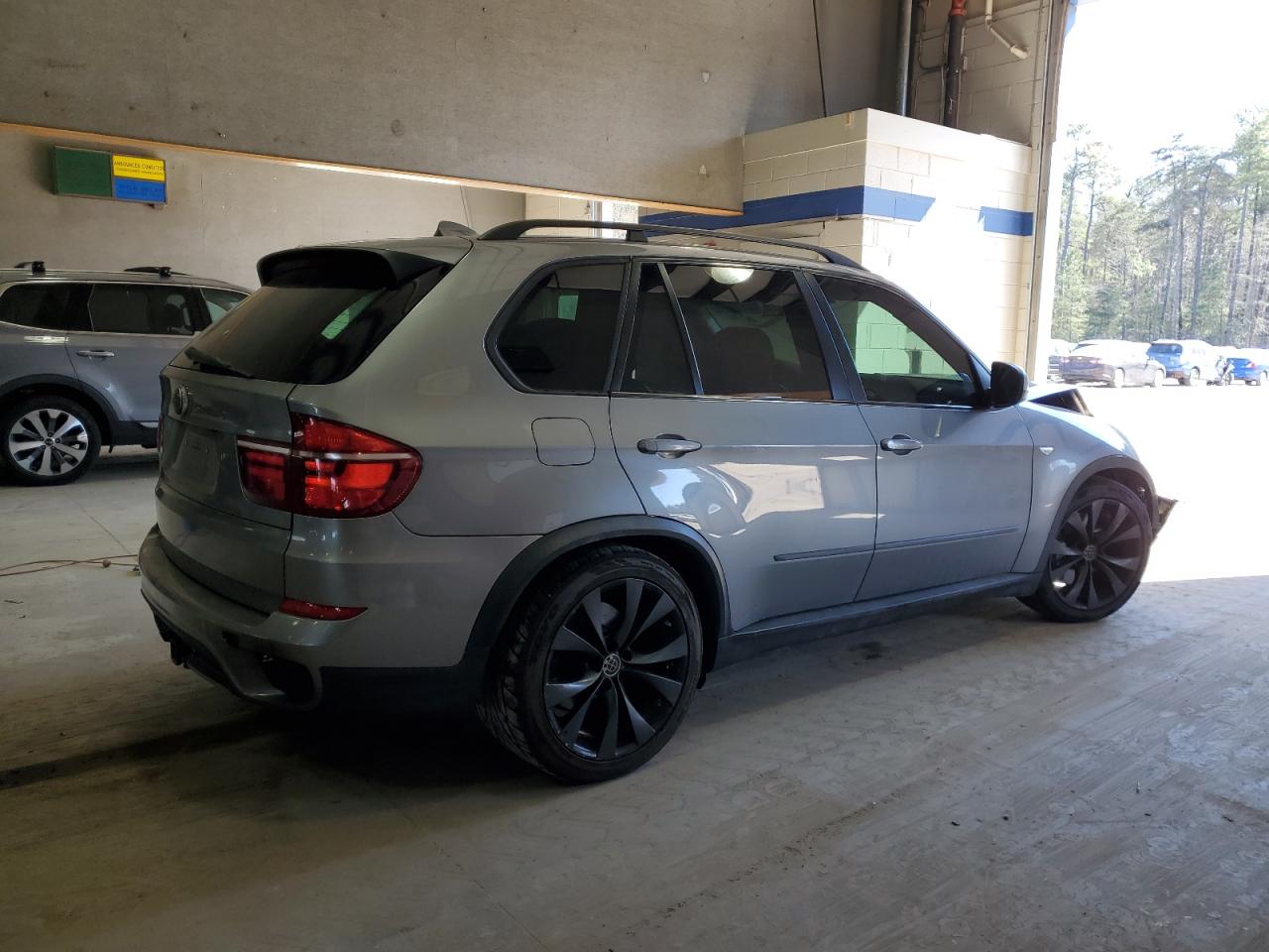 2011 BMW X5 - Image 3