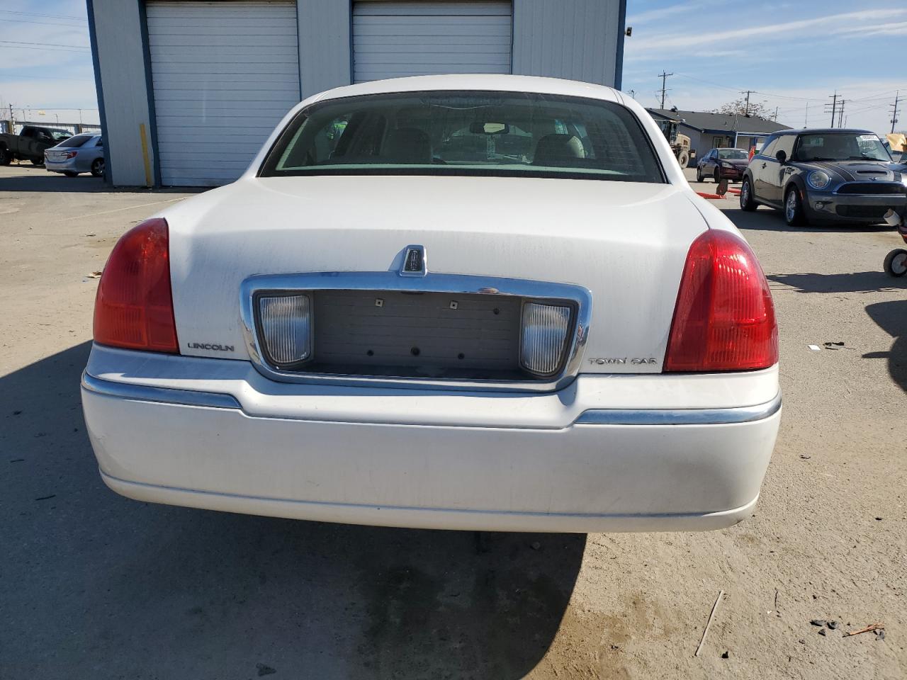 2006 Lincoln Town Car - Image 6