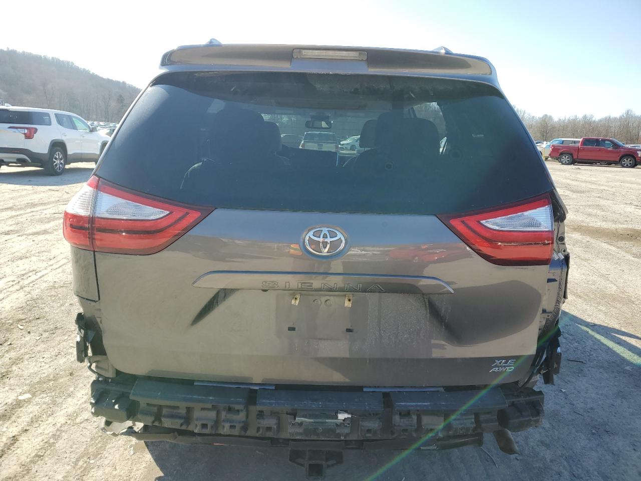 2016 Toyota Sienna - Image 6