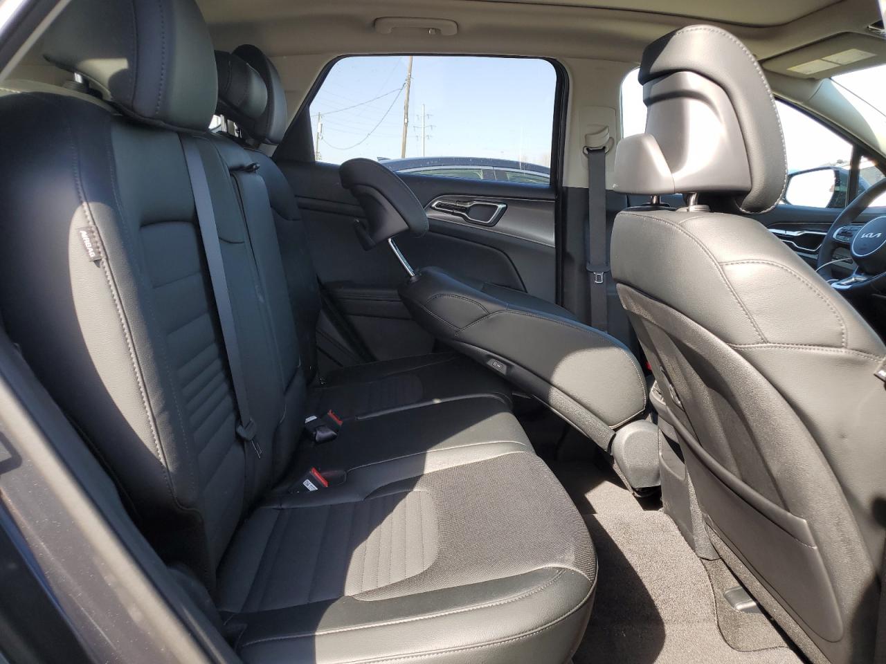 2025 Kia Sportage - Image 11