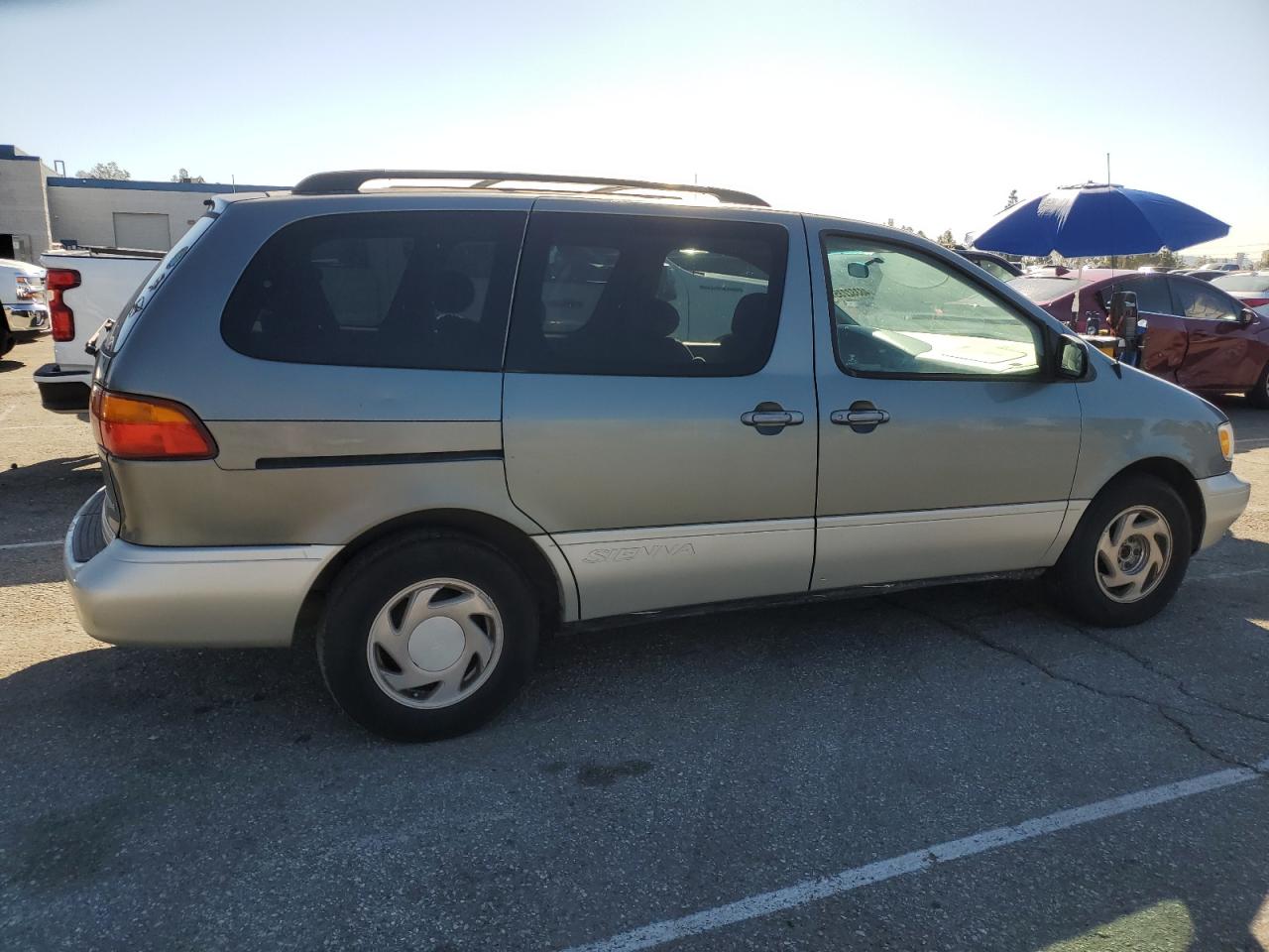 1999 Toyota Sienna - Image 3