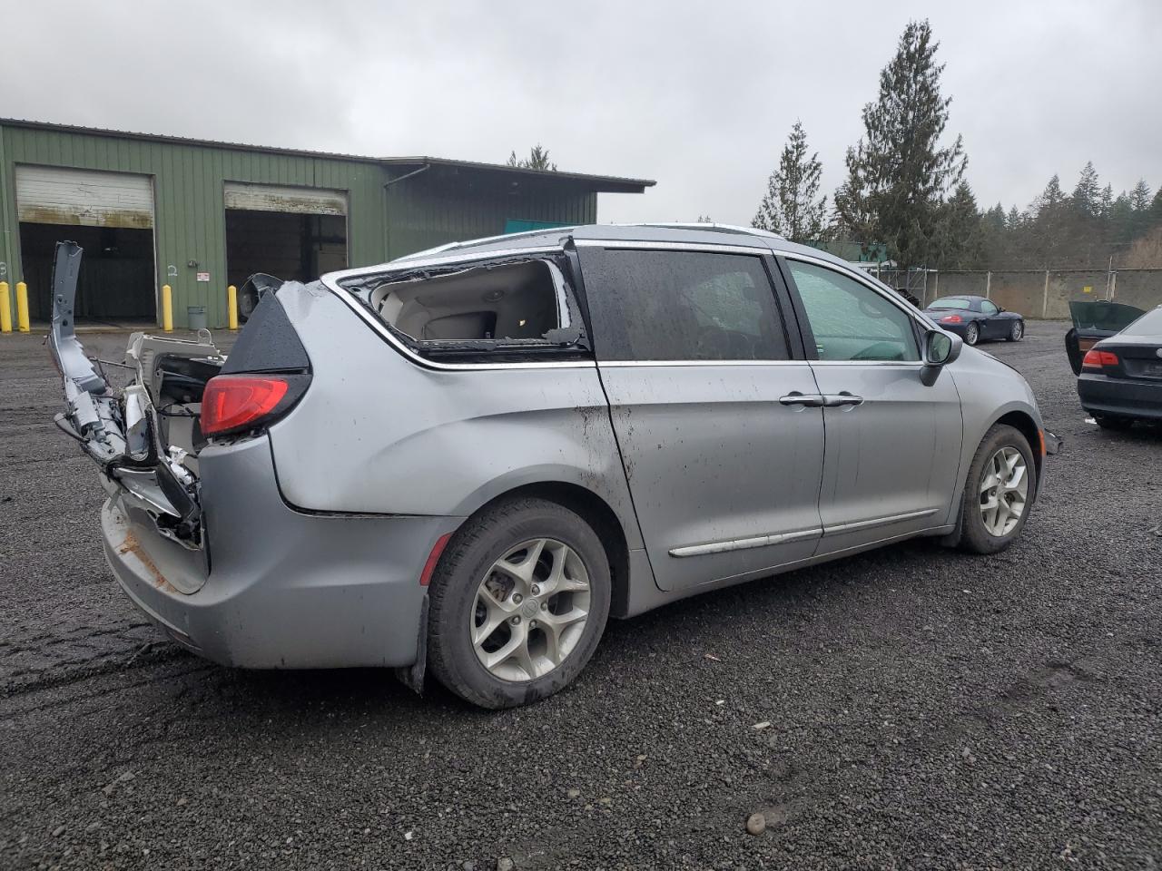 2018 Chrysler Pacifica - Image 3