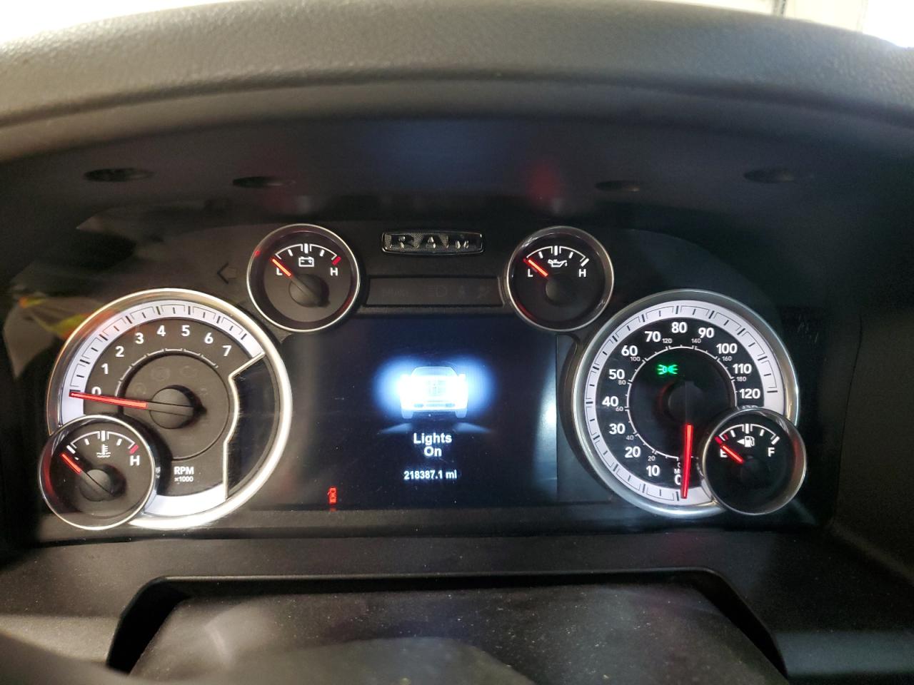 2015 RAM 1500 - Image 9
