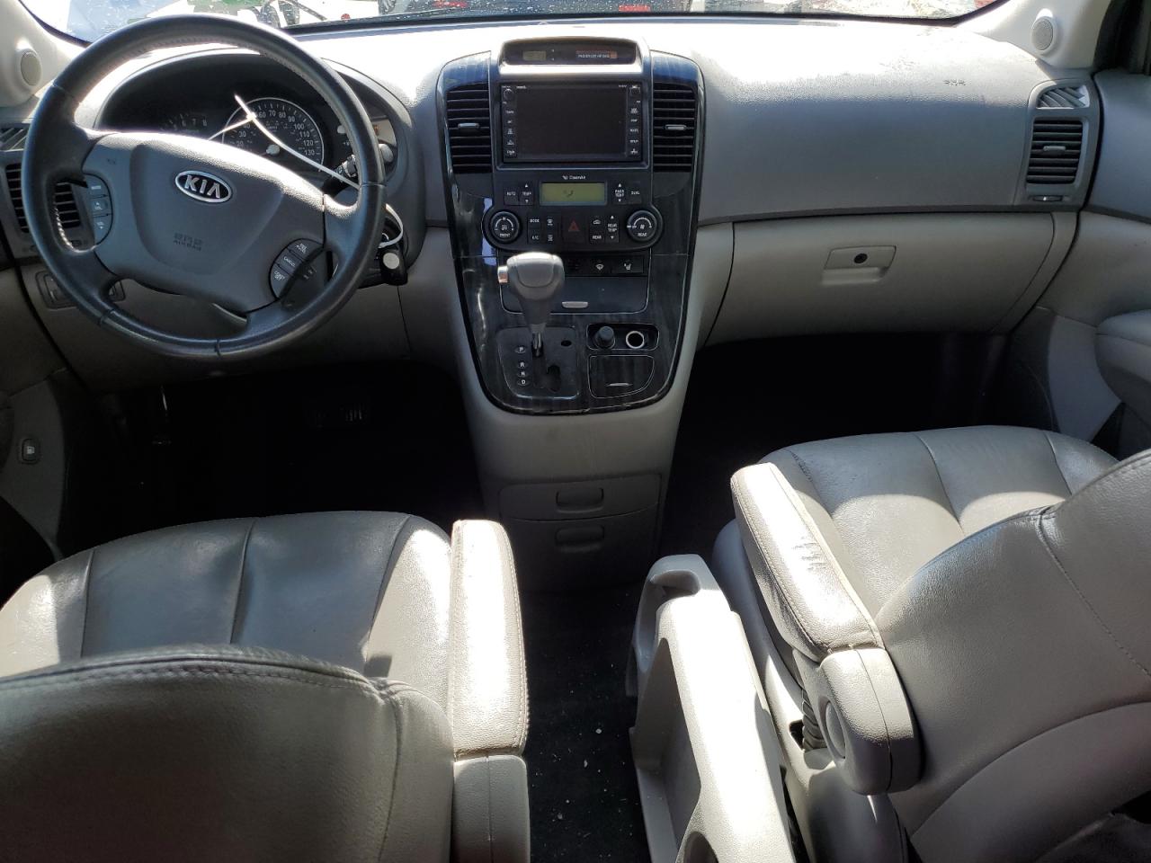 2012 Kia Sedona - Image 8