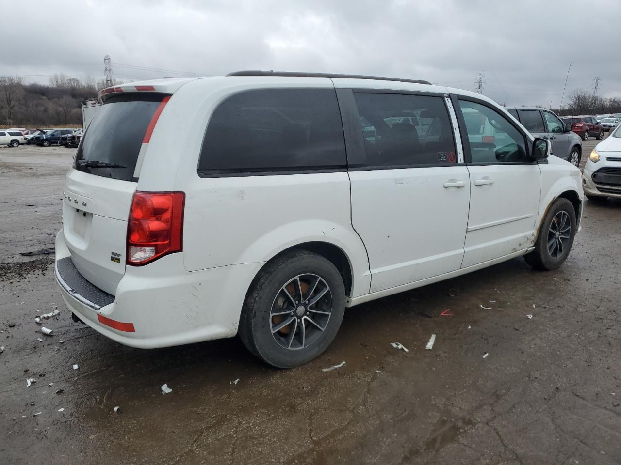 2017 Dodge Caravan - Image 3
