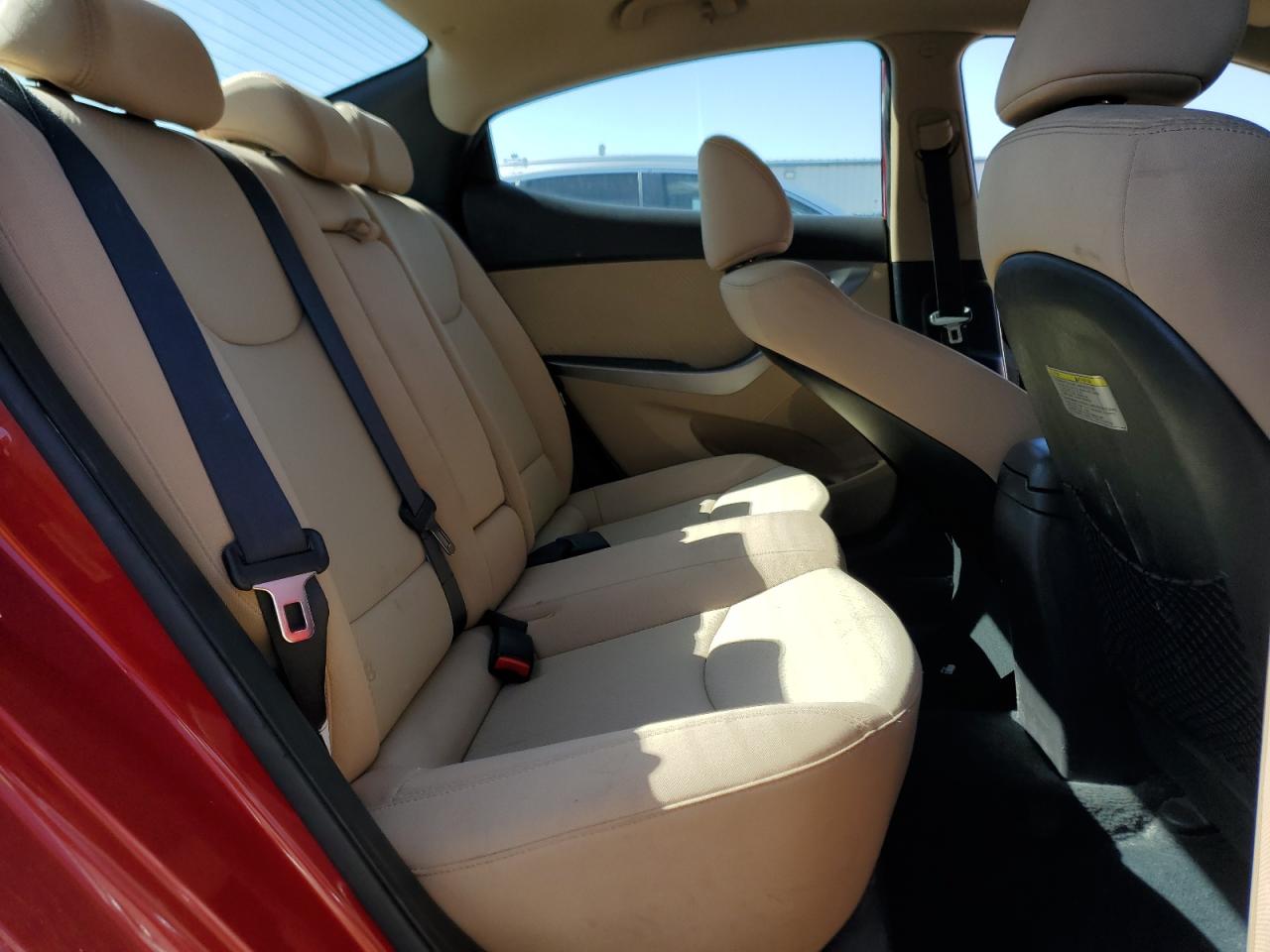 2013 Hyundai Elantra - Image 10