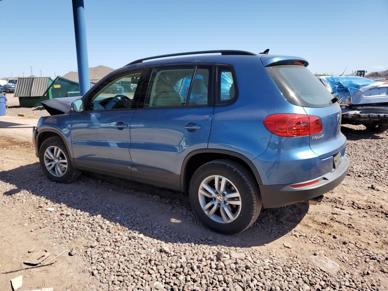 2017 Volkswagen Tiguan - Image 2