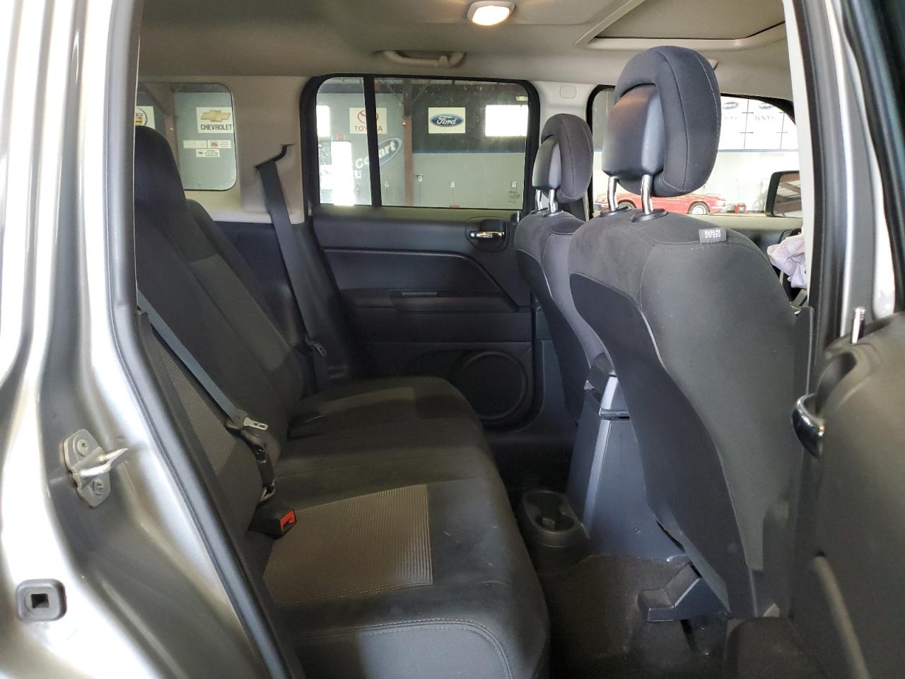 2015 Jeep Liberty (Patriot) - Image 11