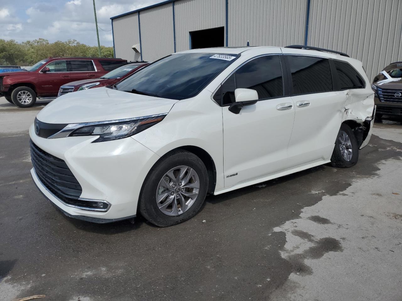 2021 Toyota Sienna - Image 1