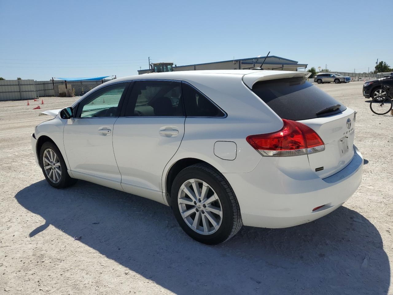 2011 Toyota Venza - Image 2