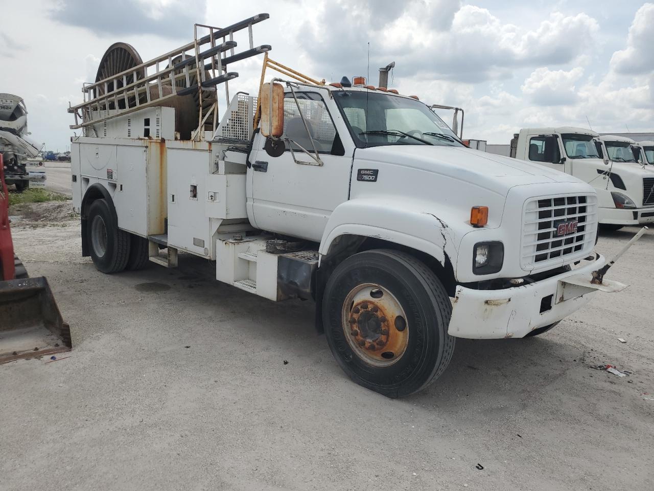 1999 Gmc C-Series C7H042 for Sale in Opa Locka, FL - Front End
