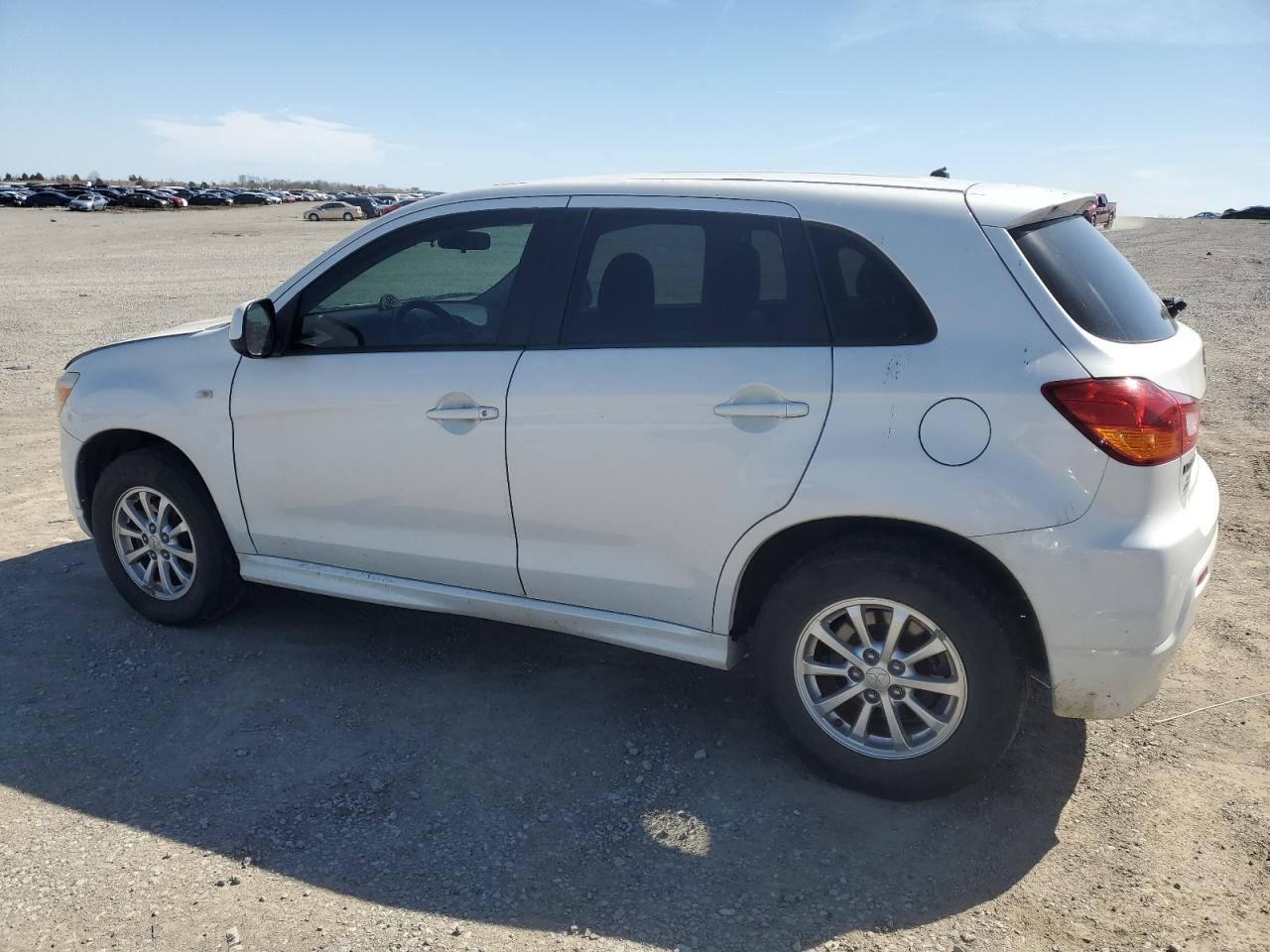2011 Mitsubishi Outlander - Image 2