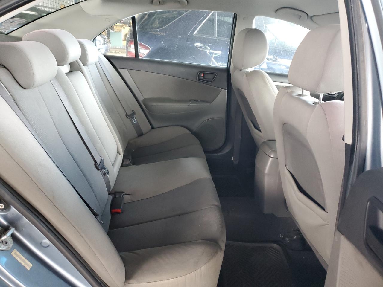 2010 Hyundai Sonata - Image 10