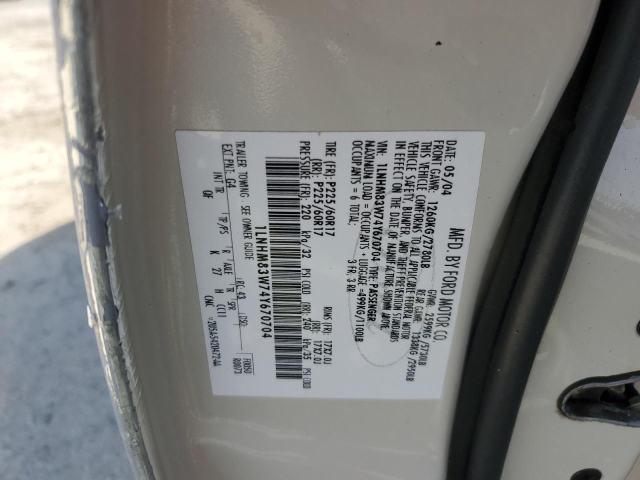 2004 Lincoln Town Car - Image 12