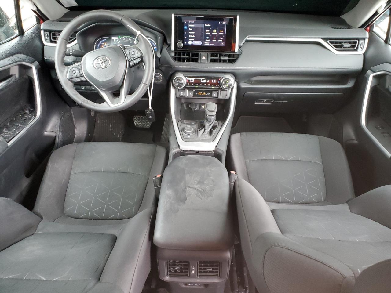 2024 Toyota RAV 4 - Image 8