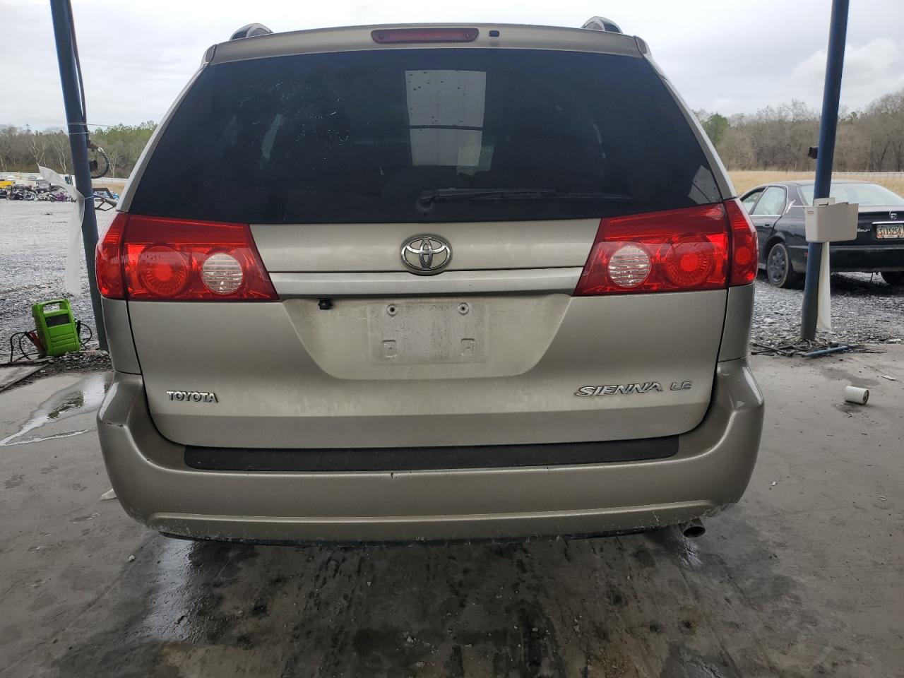 2010 Toyota Sienna - Image 6