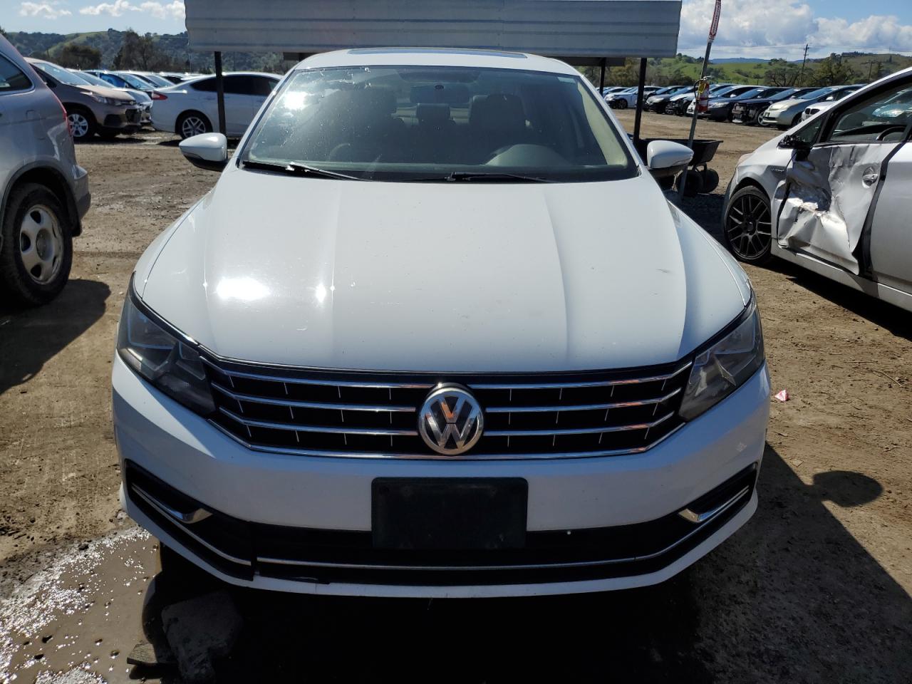 2016 Volkswagen Passat - Image 5