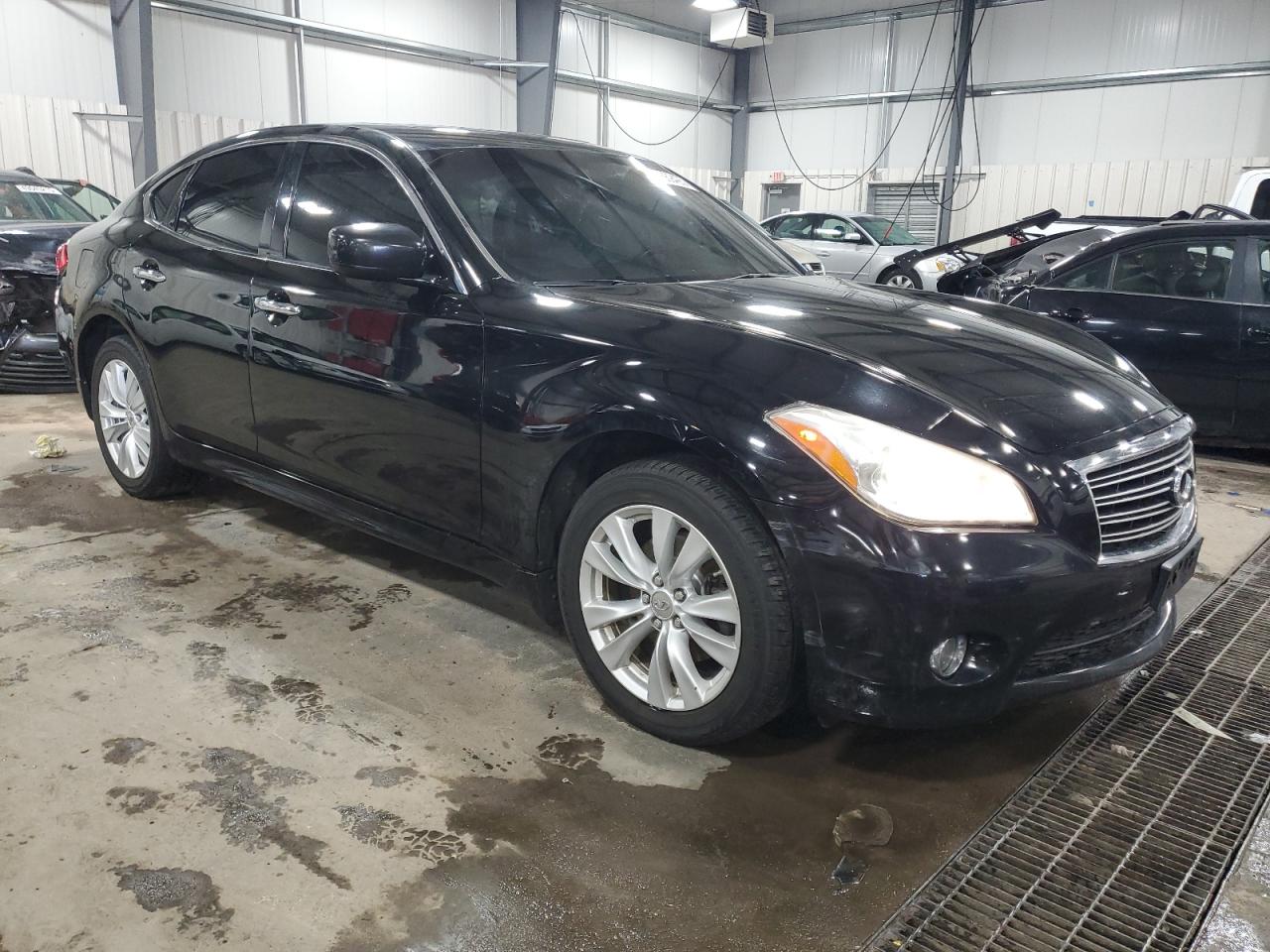 2011 Infiniti M - Image 4