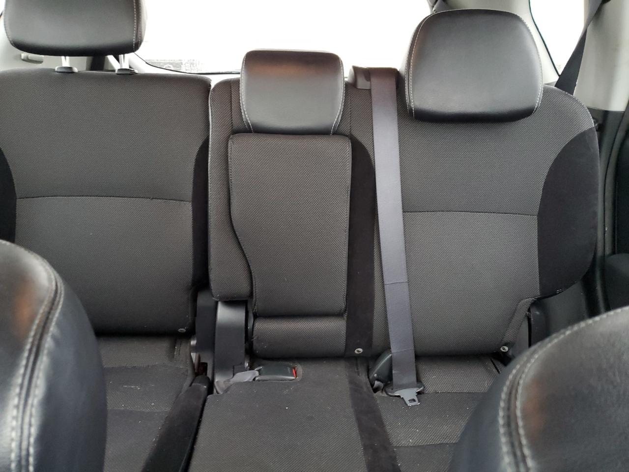 2010 Mitsubishi Outlander - Image 10