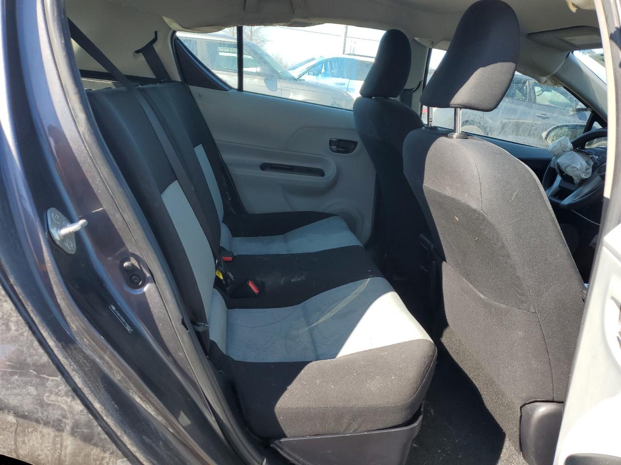 2012 Toyota Prius - Image 10