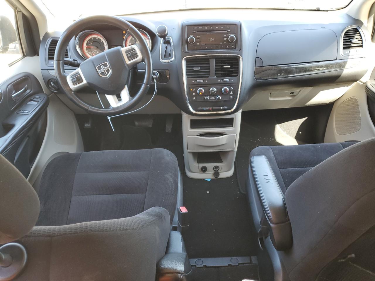 2014 Dodge Caravan - Image 8