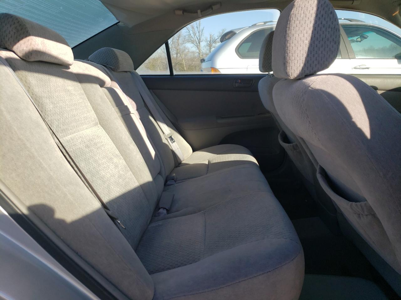 2004 Toyota Camry - Image 10