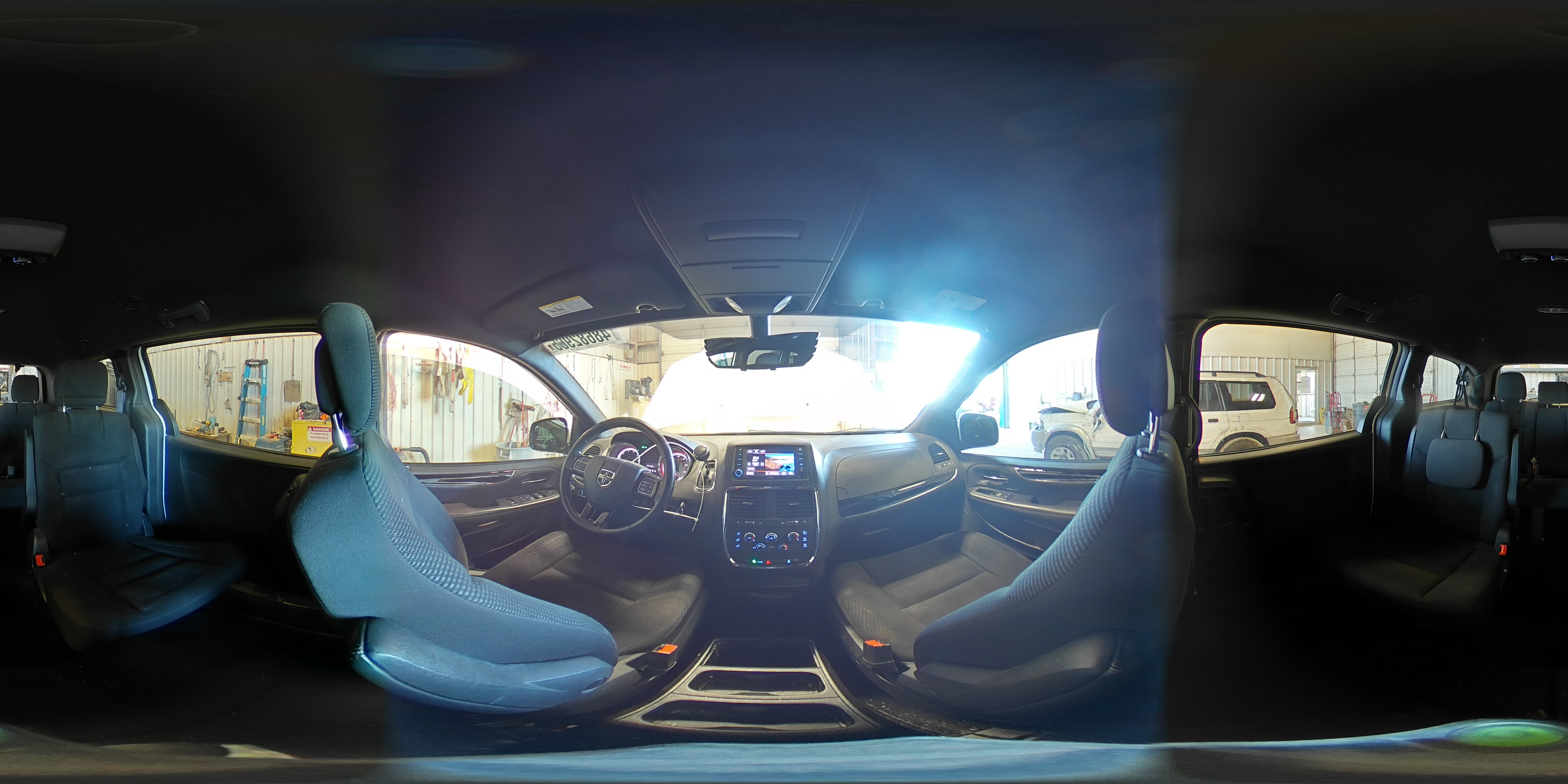 2020 Dodge Caravan - Image 13
