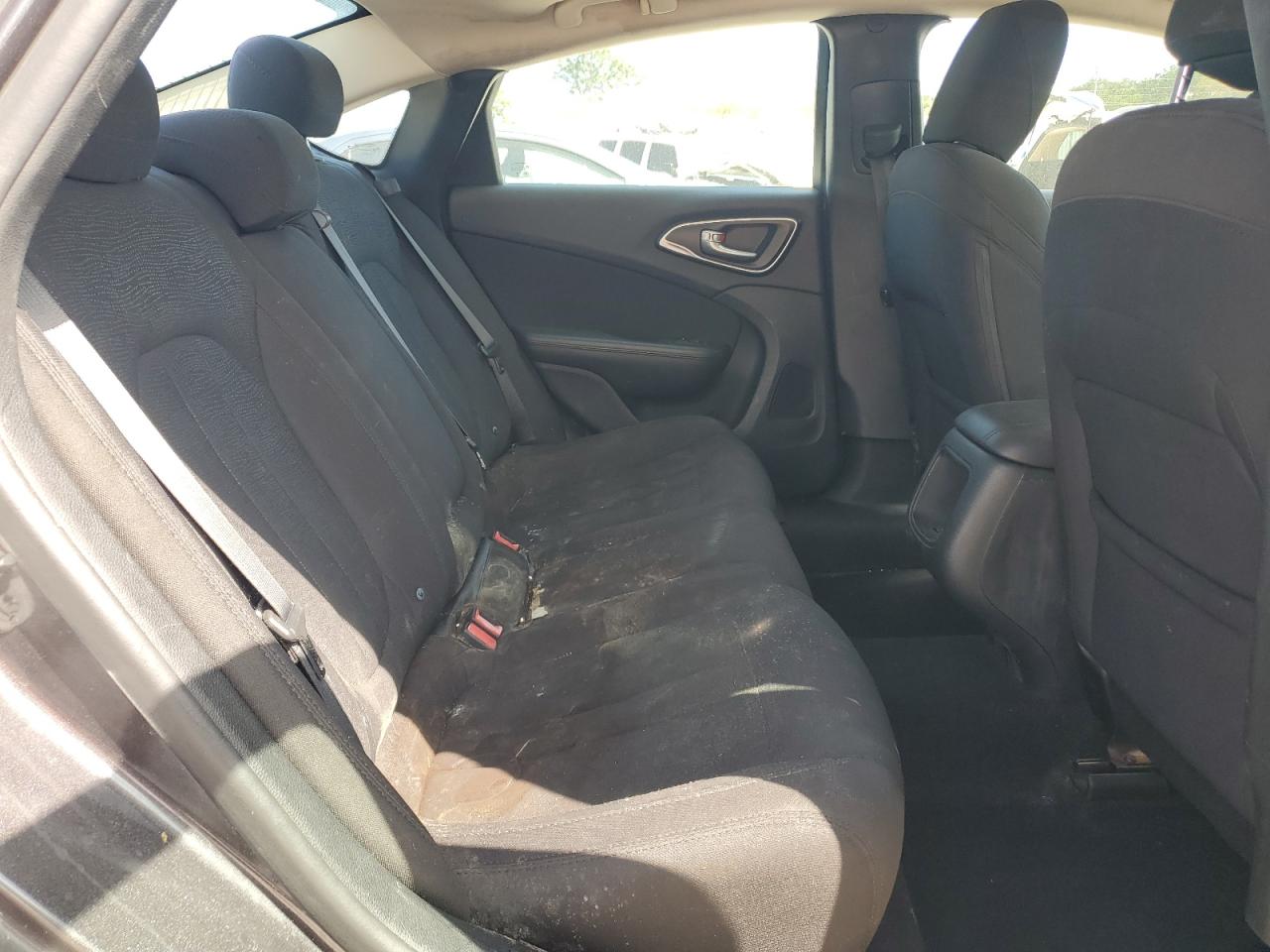 2015 Chrysler 200 - Image 10