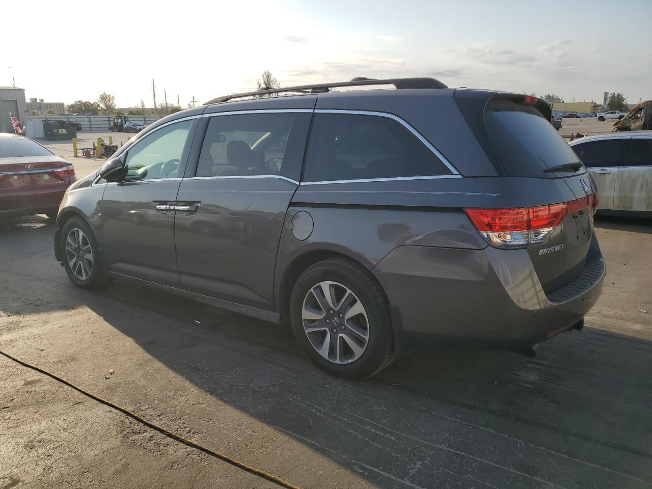 2016 Honda Odyssey - Image 2