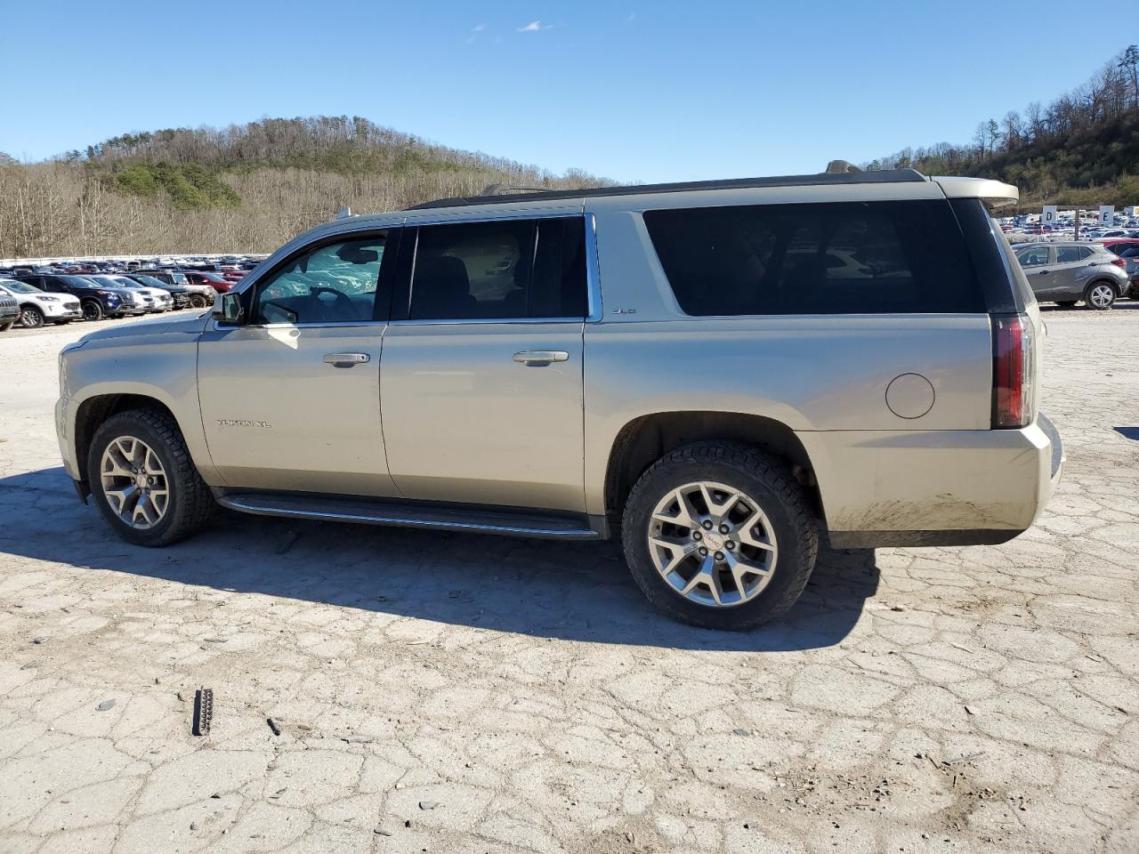 2016 GMC Yukon Xl K1500 Sle VIN: 1GKS2FKC3GR320632 Lot: 49453055