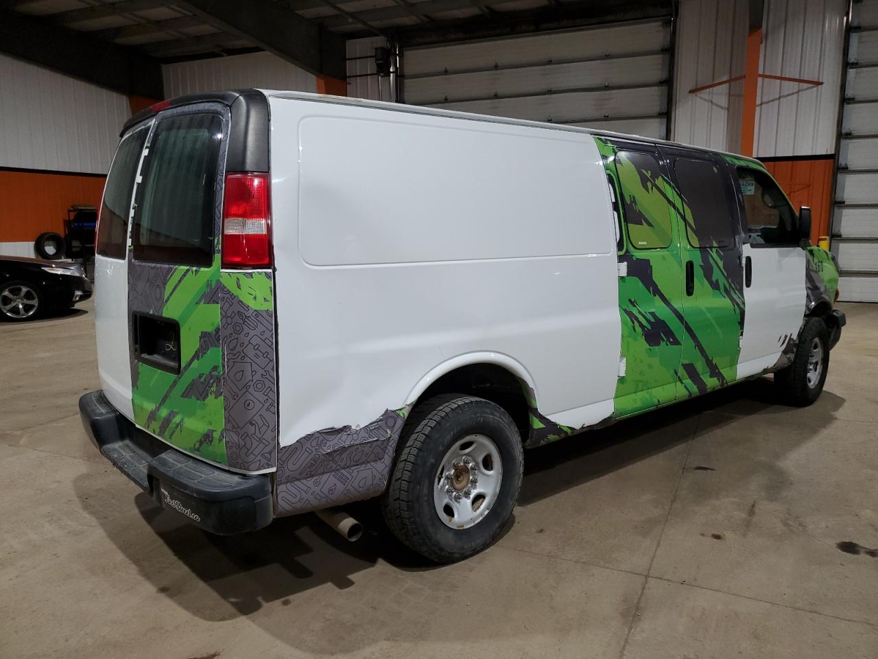 2005 Chevrolet Express - Image 3