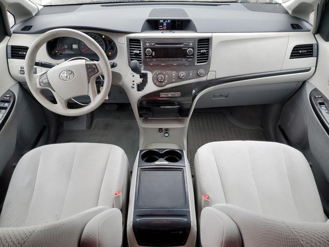 2012 Toyota Sienna - Image 8