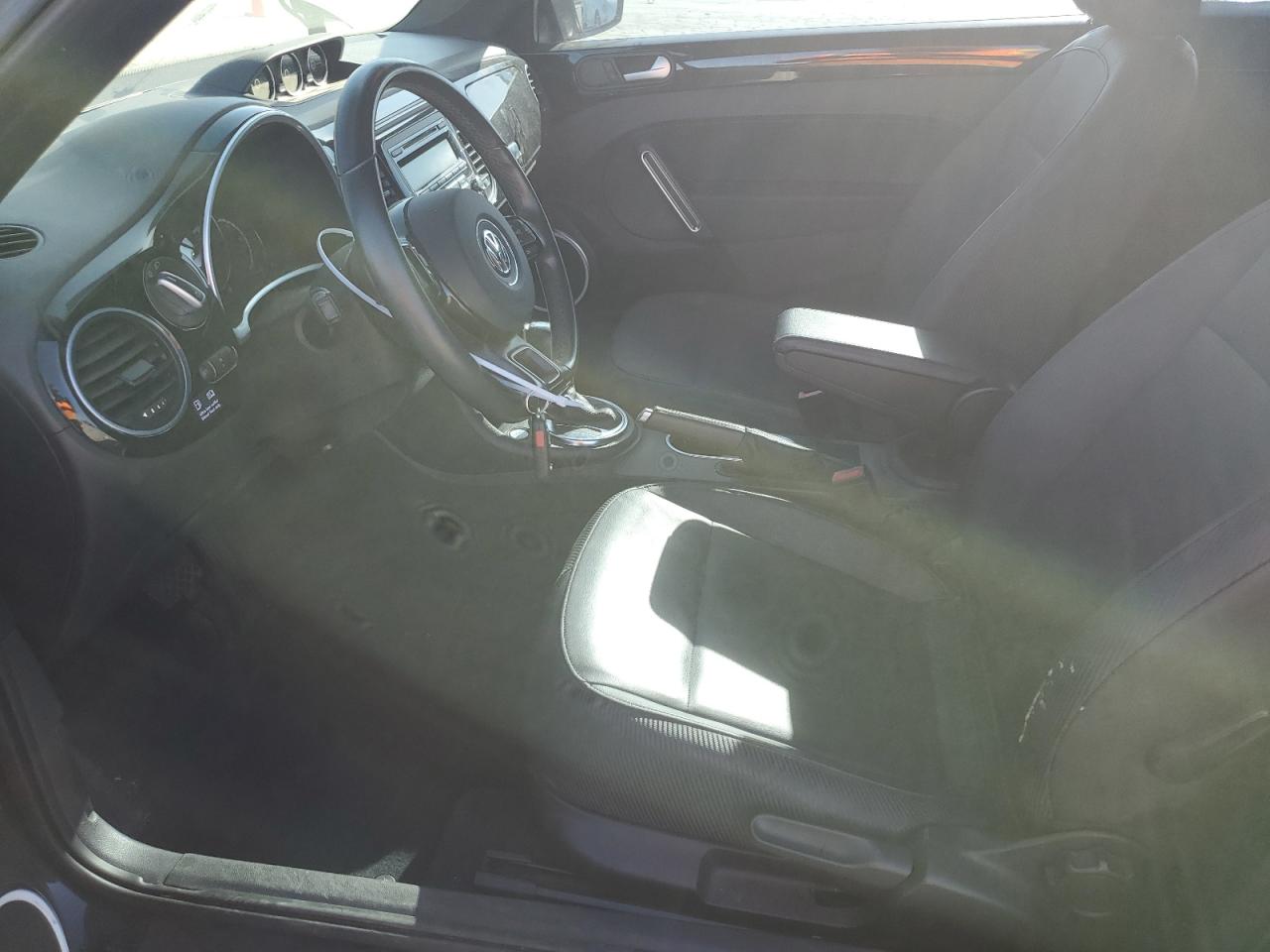 2013 Volkswagen Beetle - Image 7